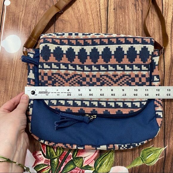 Canyon Sky Boho‎ Aztec Pink & Blue Shoulder Bag - Picture 3 of 7